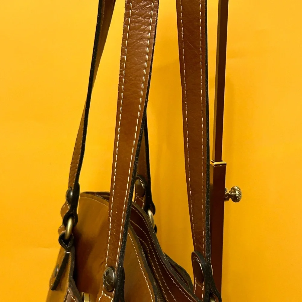 Patricia Nash 2fer Signature Map Print Leather Tote w/Pouch Approx. 15 x 11 x3.5 - Picture 5 of 17